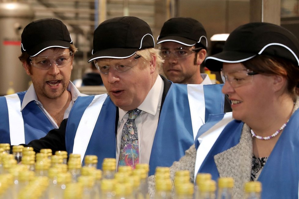 Britský premiér Boris Johnson se naplno zapojil do předvolební kampaně.