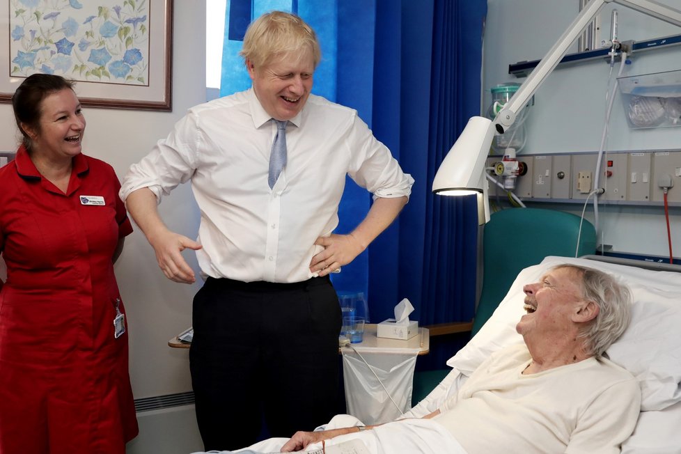 Britský premiér Boris Johnson se naplno zapojil do předvolební kampaně.