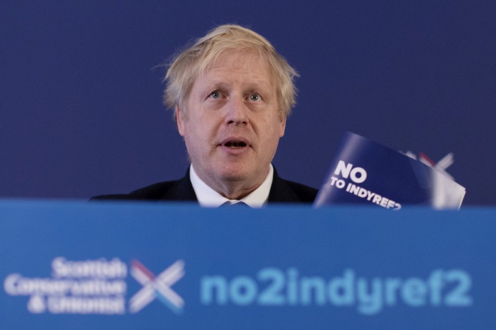 Britský premiér Boris Johnson se naplno zapojil do předvolební kampaně.