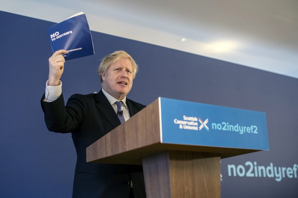 Britský premiér Boris Johnson se naplno zapojil do předvolební kampaně.