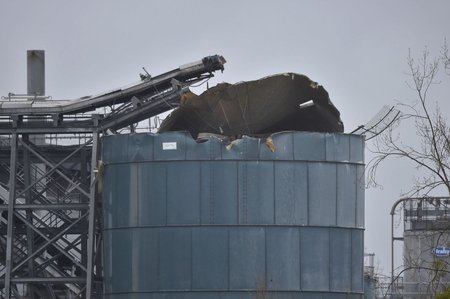 Výbuch ve skladu v anglickém Bristolu, (3.12.2020).