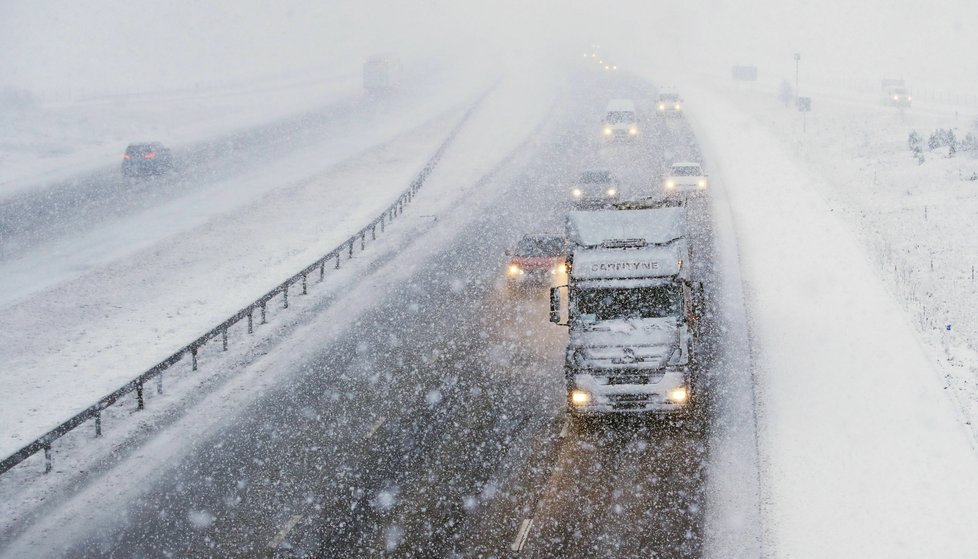 V Británii udeřily mrazy a sněžení, komplikují hlavně dopravu.