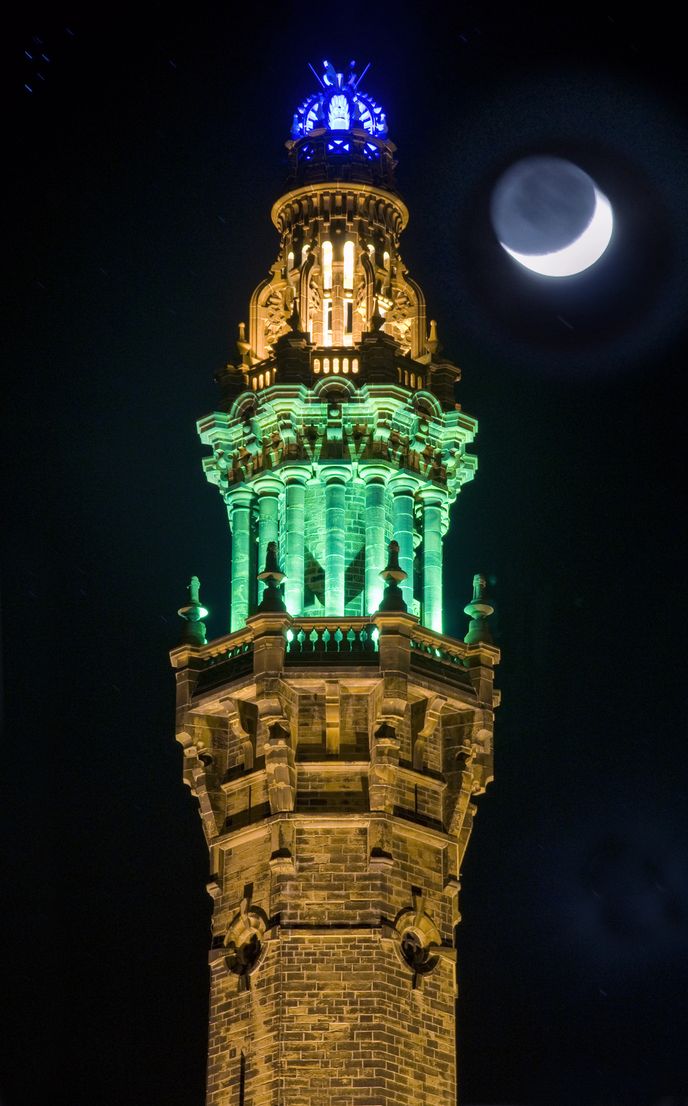 Posledních dvacet let bývá věž při slavnostních příležitostech působivě osvětlována.