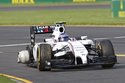 Bottas (Williams) měl velké štěstí, že při nárazu do zdi nepoškodil zavěšení kola a mohl závod dokončit