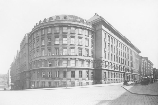 Slezská ulice na Vinohradech, rok 1934.