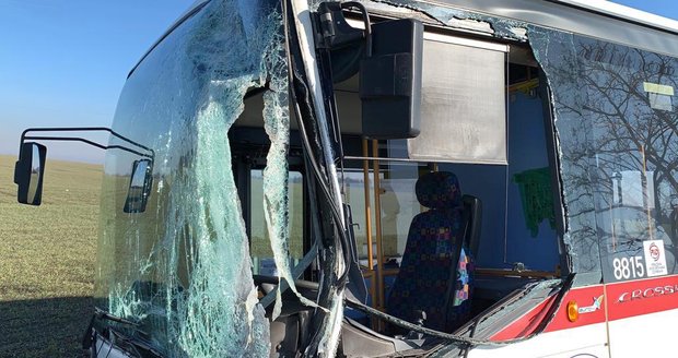 17. února 2019: Příměstský autobus linky 350 havaroval na silnici mezi Velkými Přílepy a Roztoky. Havárie se naštěstí obešla bez větší újmy na lidském zdraví.