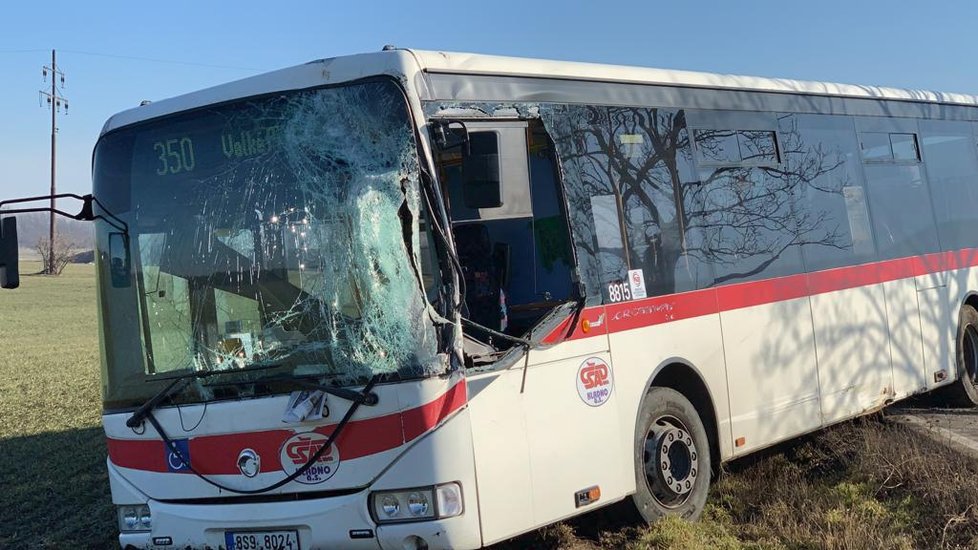 17. února 2019: Příměstský autobus linky 350 havaroval na silnici mezi Velkými Přílepy a Roztoky. Havárie se naštěstí obešla bez větší újmy na lidském zdraví.