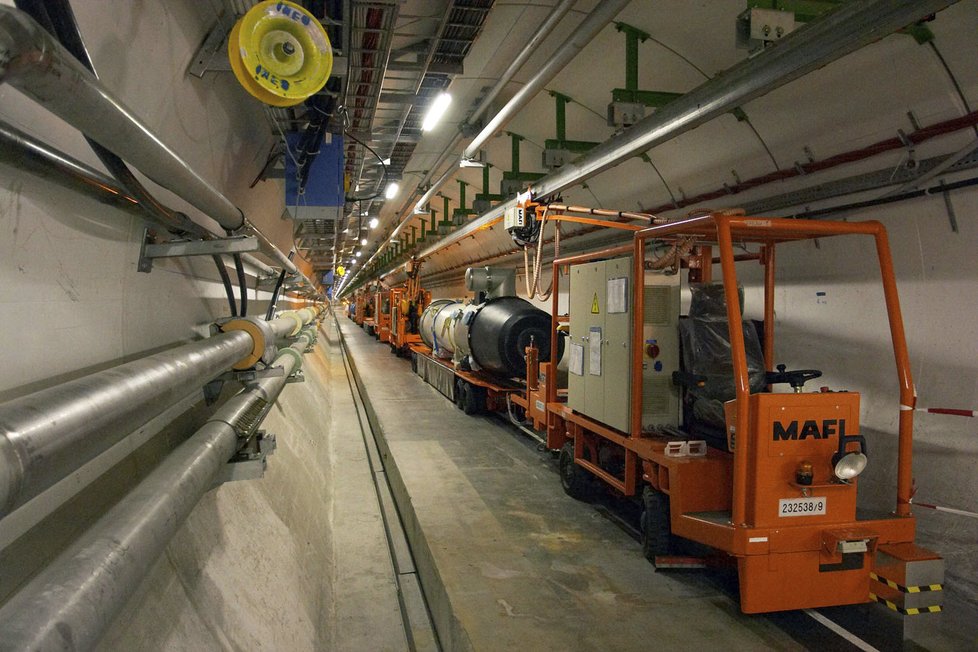 Velký hadronový urychlovač (LHC)