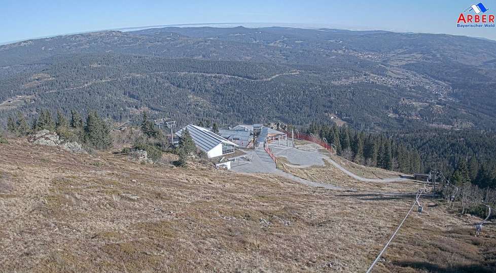 Díky inverzi byly z šumavského Velkého Javoru vidět Alpy (13.11.2022).