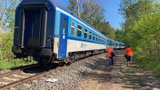 Vlaky mezi Prahou a Kolínem zastavila smrtelná nehoda. Muže srazil rychlík