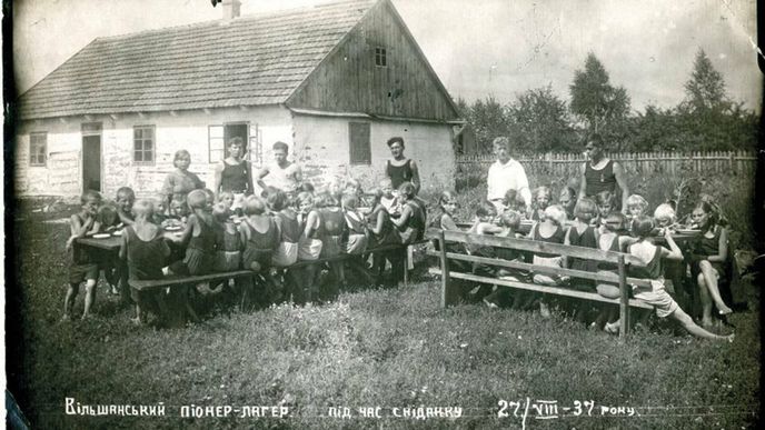 Pionýrský tábor ve volyňské obci Olšanka (Vilšanka) roku 1937