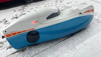 Policie v Ostravici zastavila podivný dopravní prostředek. Byl to velomobil Policie v Ostravici zastavila podivný dopravní prostředek. Byl to velomobil