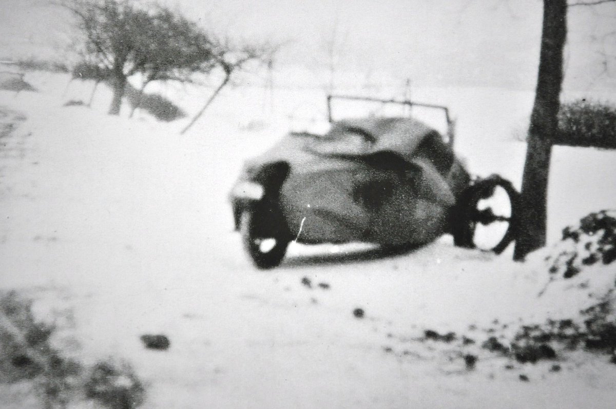 Fotografie havarovaného stroje Františka Stránského pořízená následující den.