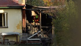 Po požáru ve Veltrusech na Mělnicku našli hasiči lidské ostatky