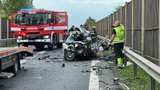 Tragická nehoda osobního a nákladního auta u Velvar: Řidič BMW nepřežil