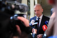 Velvyslanec Baloun skončil na ministerstvu. Pomáhal evakuovat Čechy z Kábulu, od Zemana získal medaili