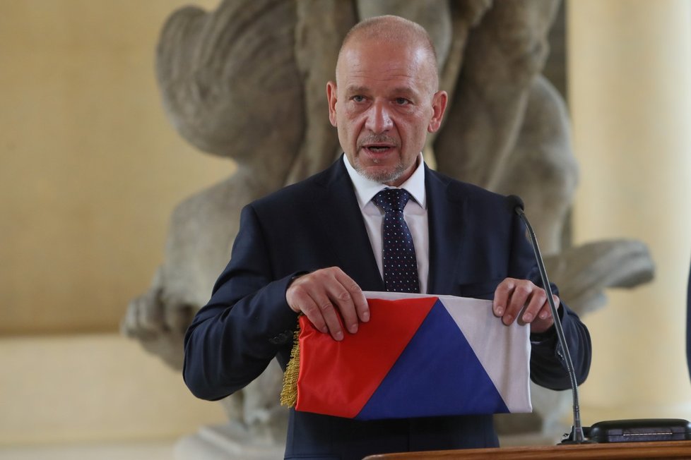 Český afghánský velvyslanec Jiří Baloun na tiskové konferenci po jednání s premiérem Andrejem Babišem (19.8.2021)