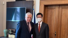 Čínský velvyslanec Čang se loučil s exprezidentem Klausem na Hanspaulce