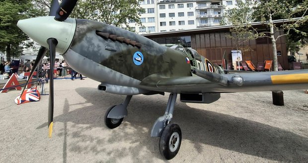 Dokonalá kopie historického stíhacího letounu Supermarine Spitfire byla hlavním magnetem akce britského velvyslanectví v Brně.