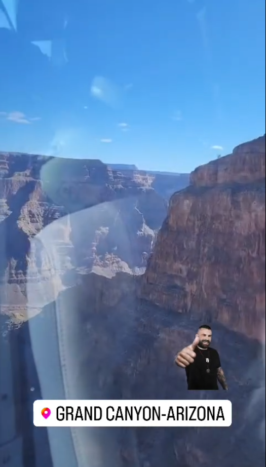 Pohled na Grand Canyon z helikoptéry je opravdu nádherný