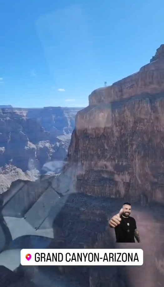 Pohled na Grand Canyon z helikoptéry je opravdu nádherný