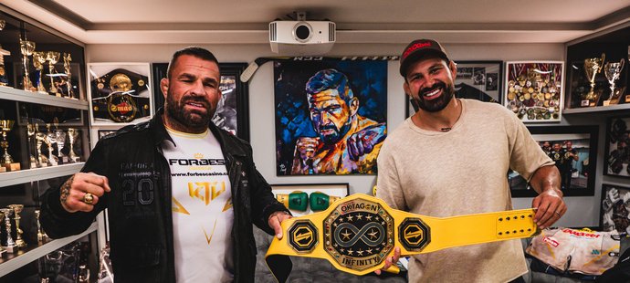 Co Vémola udělal s pásem za výhru proti Véghovi?