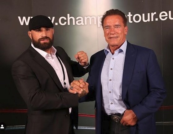 Karlos se spotkal s Arnoldem Schwarzenegerem