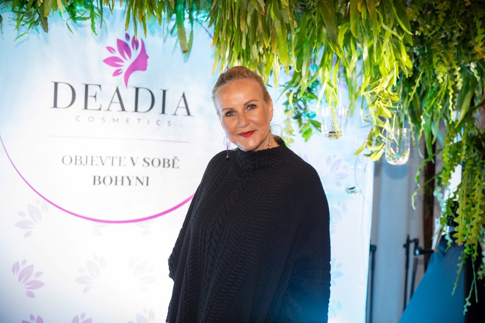 Deadia Cosmetics: Vendula Pizingerová