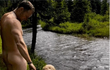 Manžel a syn Venduly Pizingerové se chystali skočit do řeky nazí.