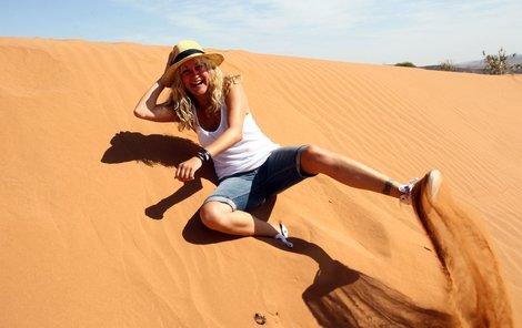Vendula Svobodová si vyzkoušela, jaké to je vozit se na písečných dunách.