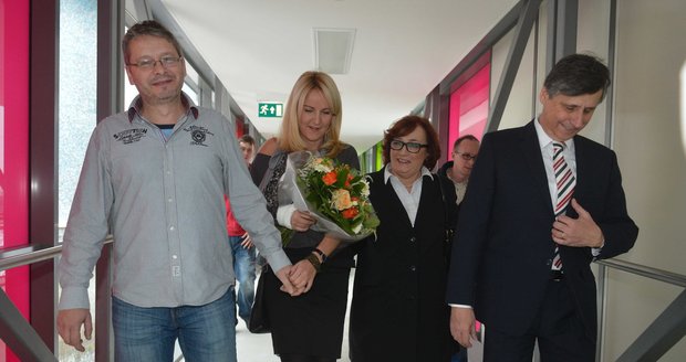 Vendula Svobodová s přítelem přišli v doprovodu s kandidátem na prezidenta Janem Fischerem a jeho chotí