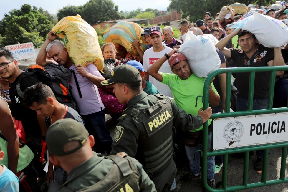 Kolumbijská policie na hranici s Venezuelou (3.5.2019)