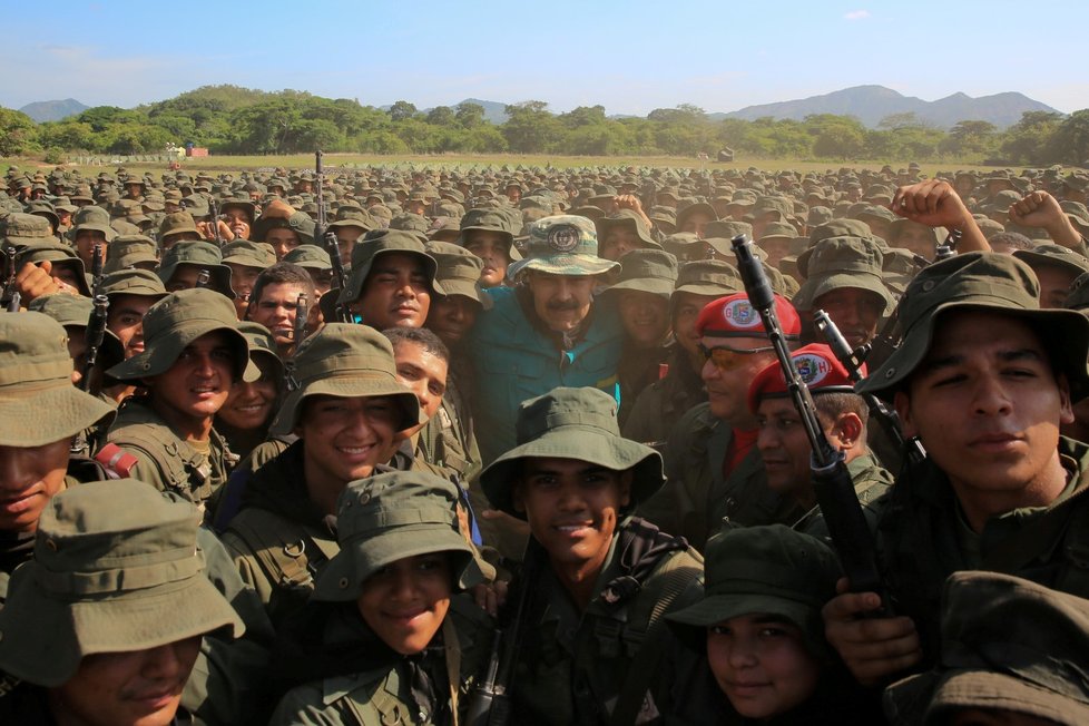 Nicolas Maduro navštívil vojenské výcvikové středisko v El Pau.