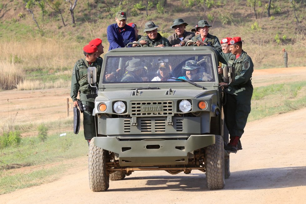 Nicolas Maduro navštívil vojenské výcvikové středisko v El Pau.