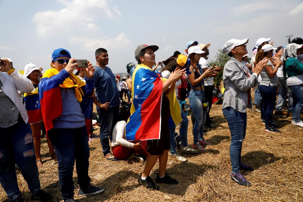 Konal se i koncert za práva Venezuely, sešlo se tisíce lidí (22.2.2019)