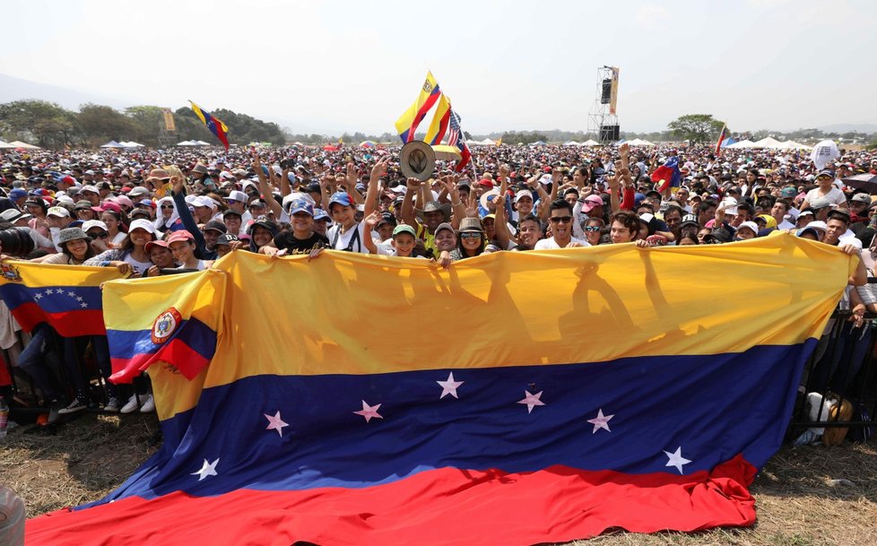 Konal se i koncert za práva Venezuely, sešlo se tisíce lidí (22.2.2019)