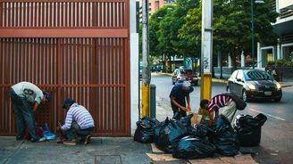 Ve Venezuele je taková bída, že si zločinci nemohou dovolit koupit náboje do svých zbraní