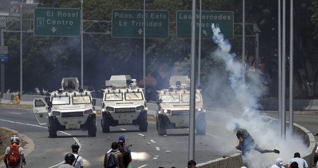 Maduro se kvůli udržení u moci neštítí zabíjet: Ve Venezuele zemřelo přes 5 tisíc lidí