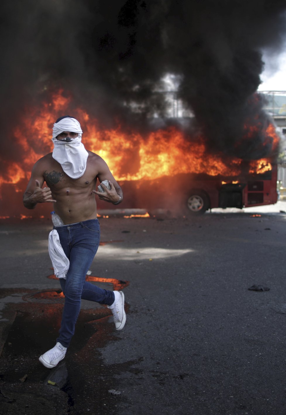 Další střety demonstrantů s pořádkovými jednotkami ve Venezuele (30.4.2019)