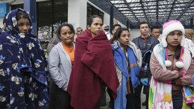 Tisíce Venezuelanů uvízly na ekvádorských hranicích, úřady je bez platného pasu nechtějí pustit do země.