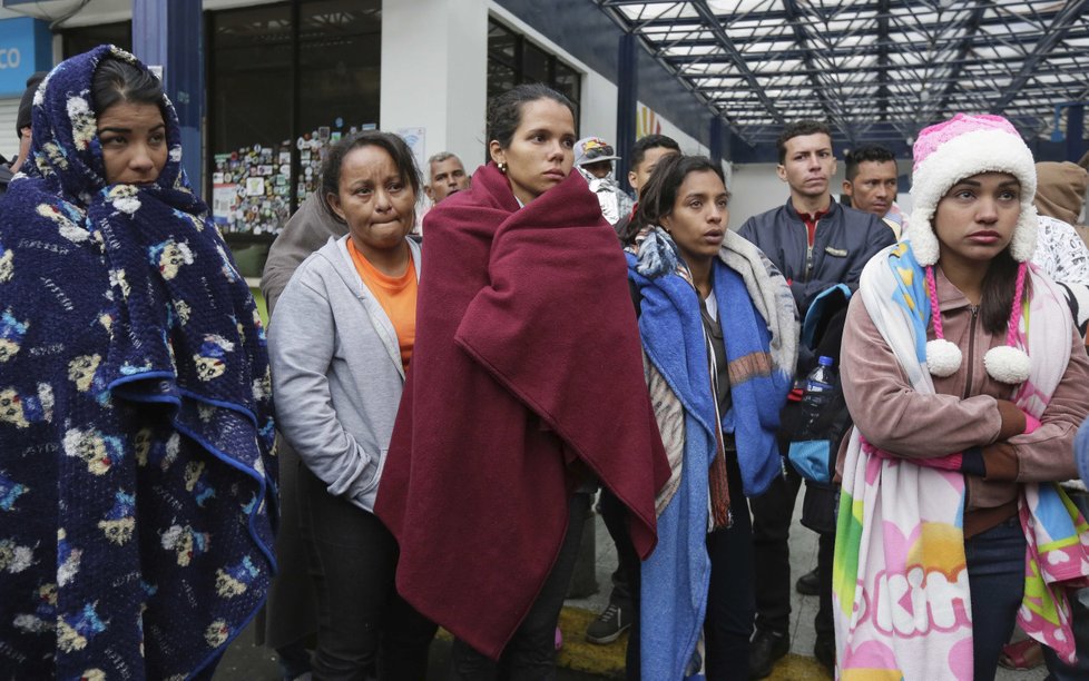 Tisíce Venezuelanů uvízly na ekvádorských hranicích, úřady je bez platného pasu nechtějí pustit do země.
