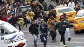 Tisíce Venezuelanů uvízly na ekvádorských hranicích, tamní úřady je bez platného pasu nechtějí pustit do země.