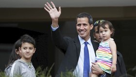 Opoziční lídr Juan Guaidó s dcerou