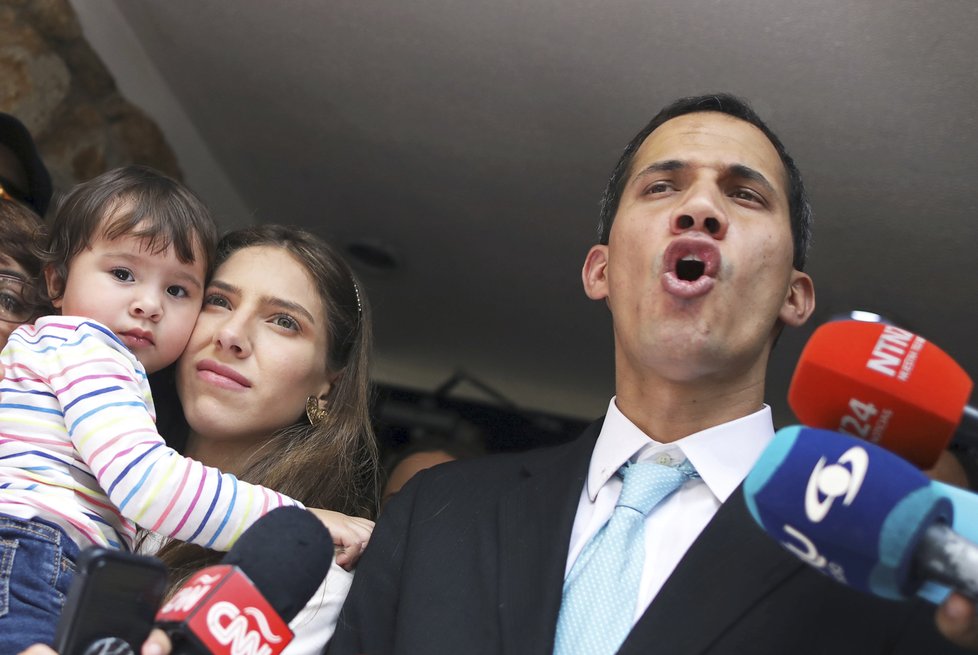 Opoziční lídr Juan Guaidó s manželkou Fabianou a dcerou