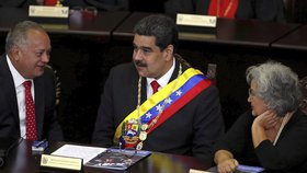 Maduro a jeho pravá ruka Diosdado Cabello (vlevo)