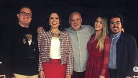 Cabellova rodina, zleva: Tito Cabello s matkou Marlenys Contrerasovou, otcem Diosdadoem Cabellou a staršími sourozenci, sestrou Daniellou a bratrem Davidem.