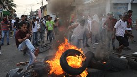 Venezuelou lomcují protesty, armáda uzavřela hranice (24.2.2019)