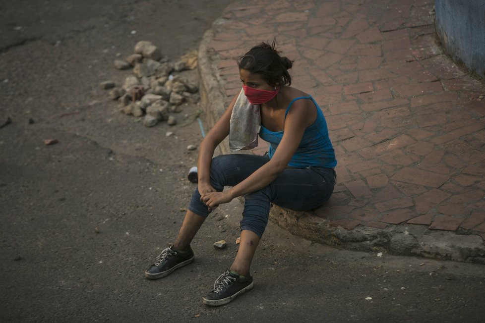 Venezuelou lomcují protesty, armáda uzavřela hranice (24.2.2019)