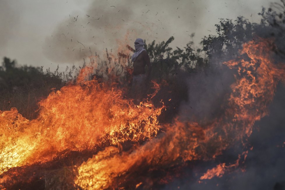 Venezuelou lomcují protesty, armáda uzavřela hranice (24.2.2019)