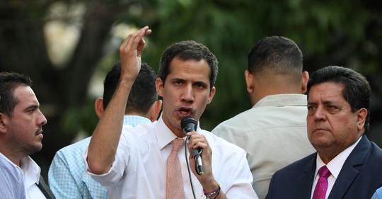 Opoziční lídr Guaidó byl zbaven imunity
